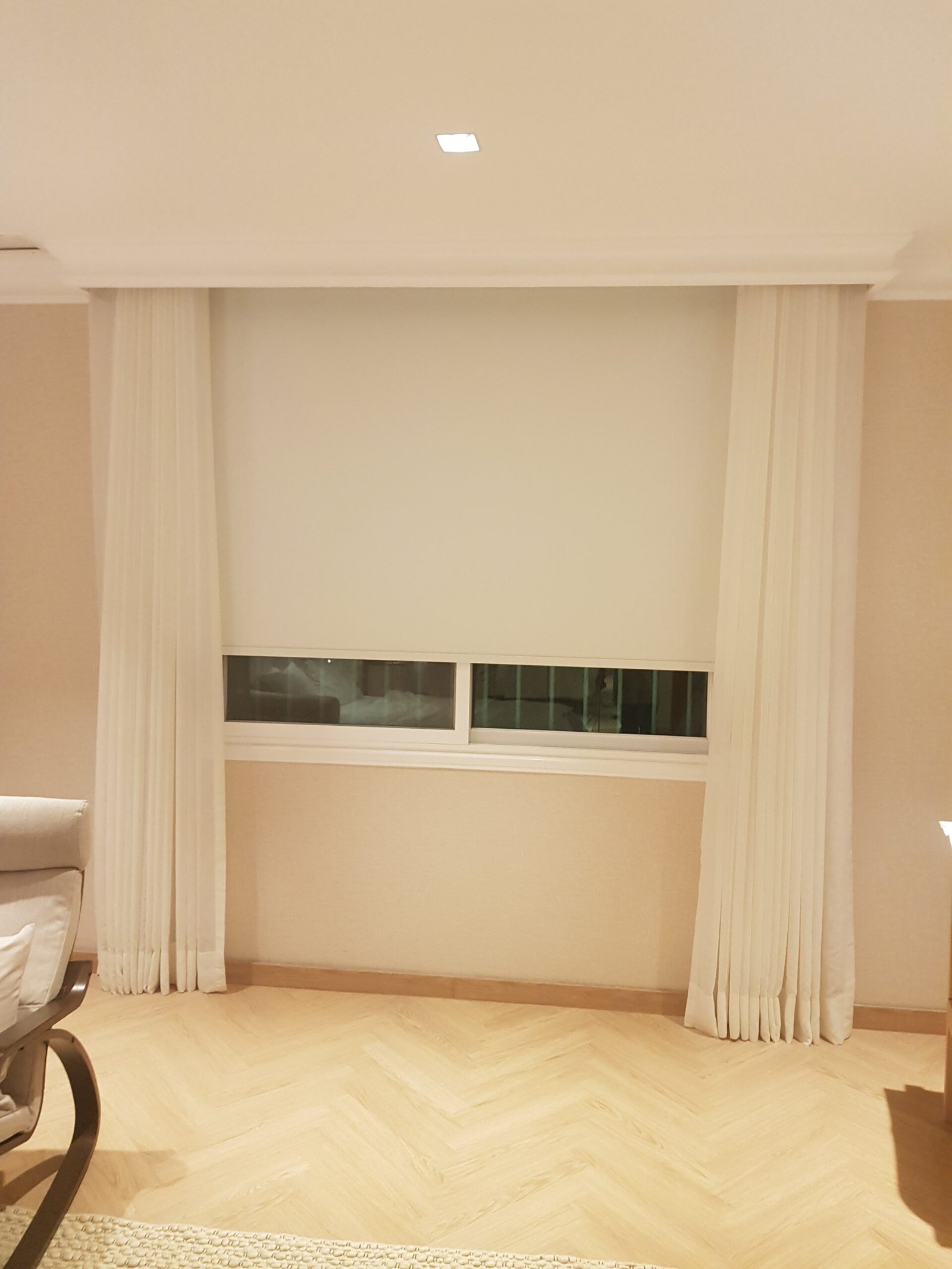 CURTAIN WITH ROLLER BLINDS